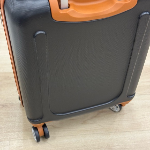 London fog luggage carry on 20” expandable hardside spinner - Picture 3 of 7